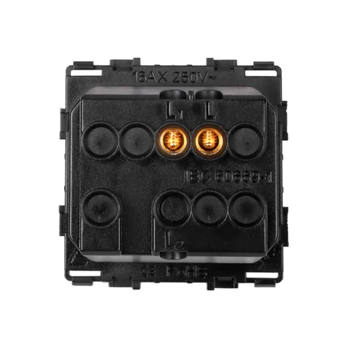 Zadná strana mechanického vypínača Revolo